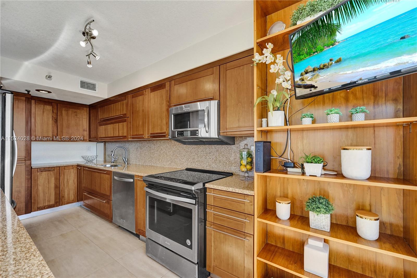 3500 Mystic Pointe Dr Unit: 3601