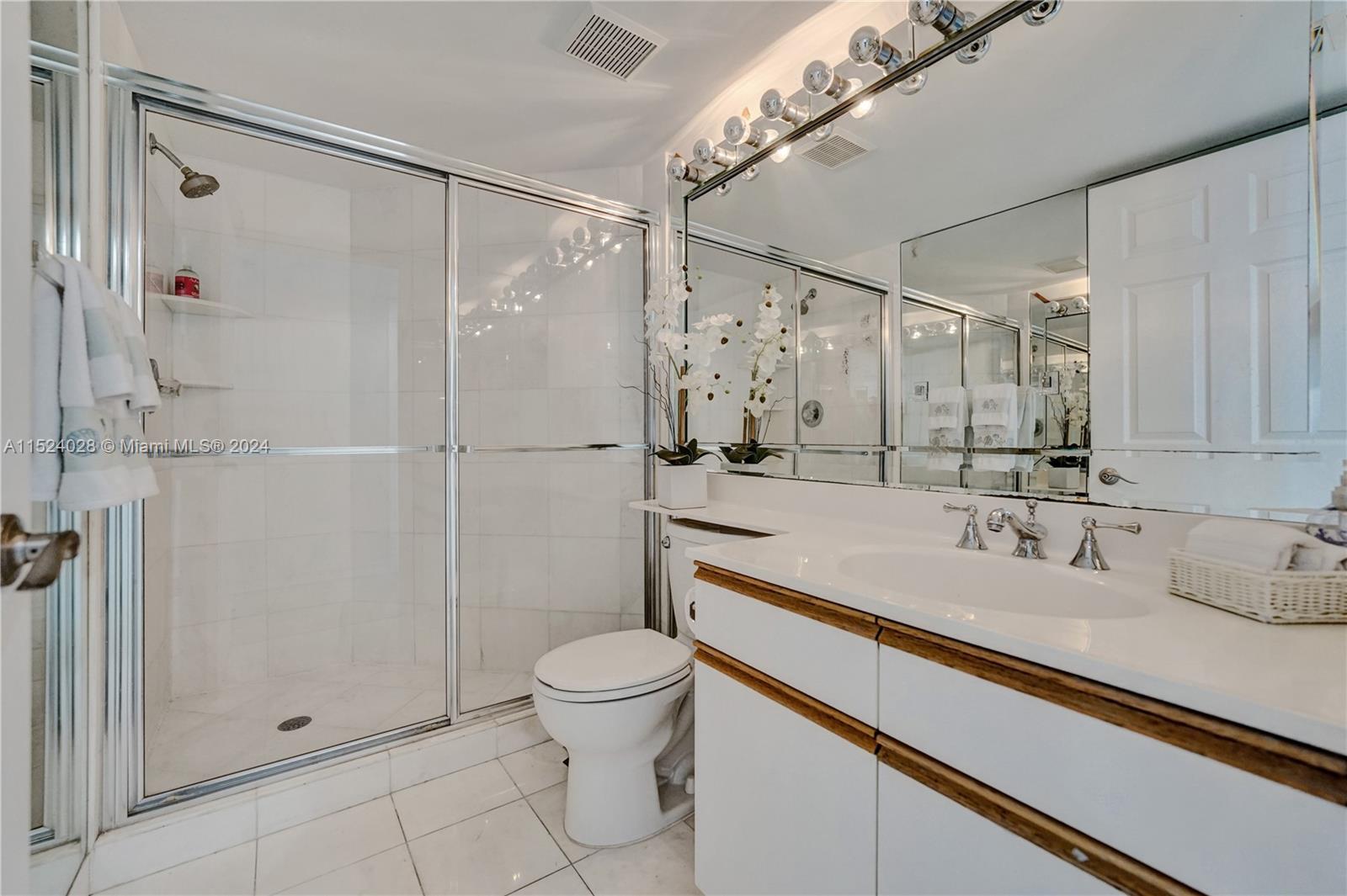 3500 Mystic Pointe Dr Unit: 3601