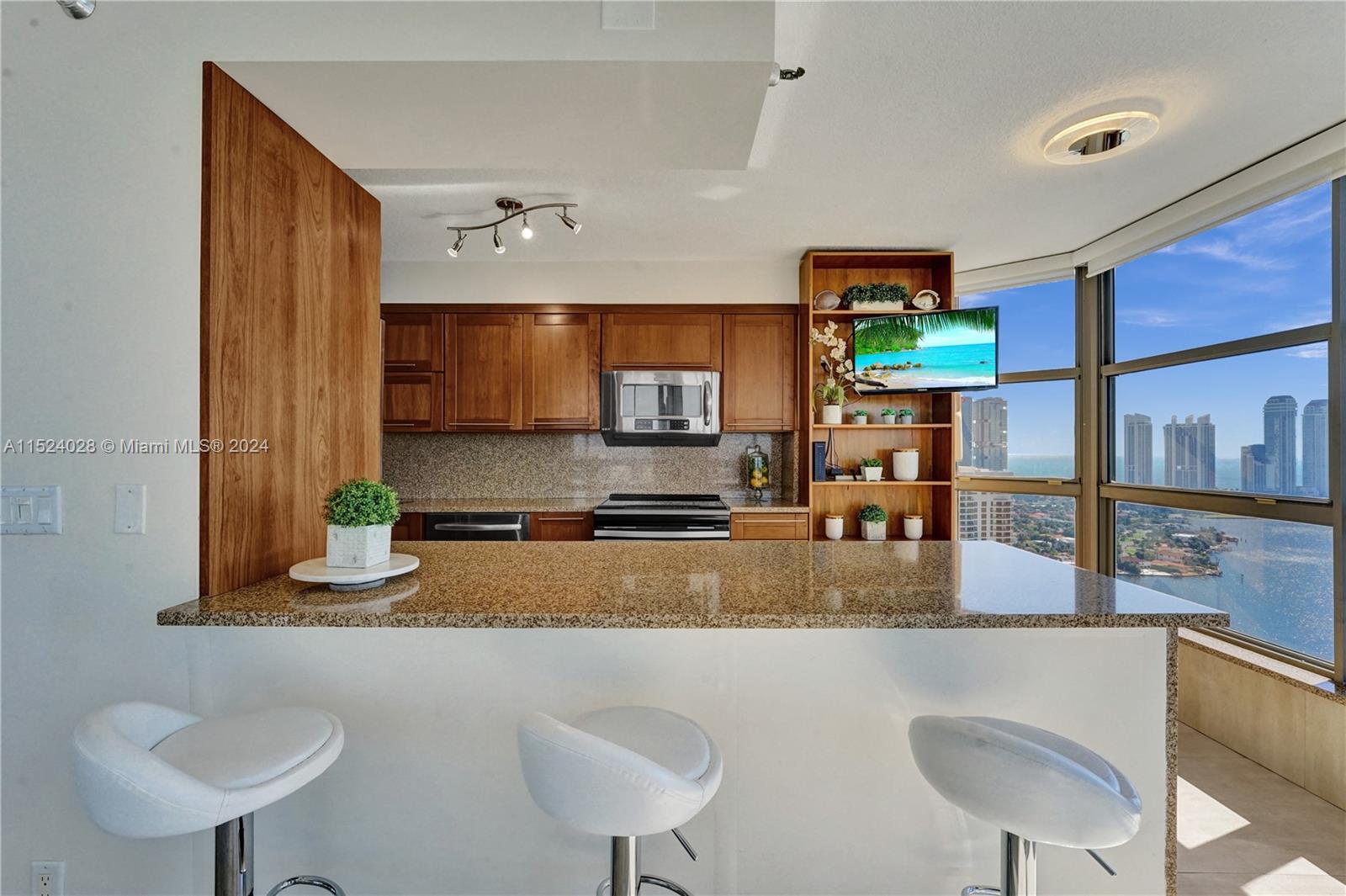 3500 Mystic Pointe Dr Unit: 3601