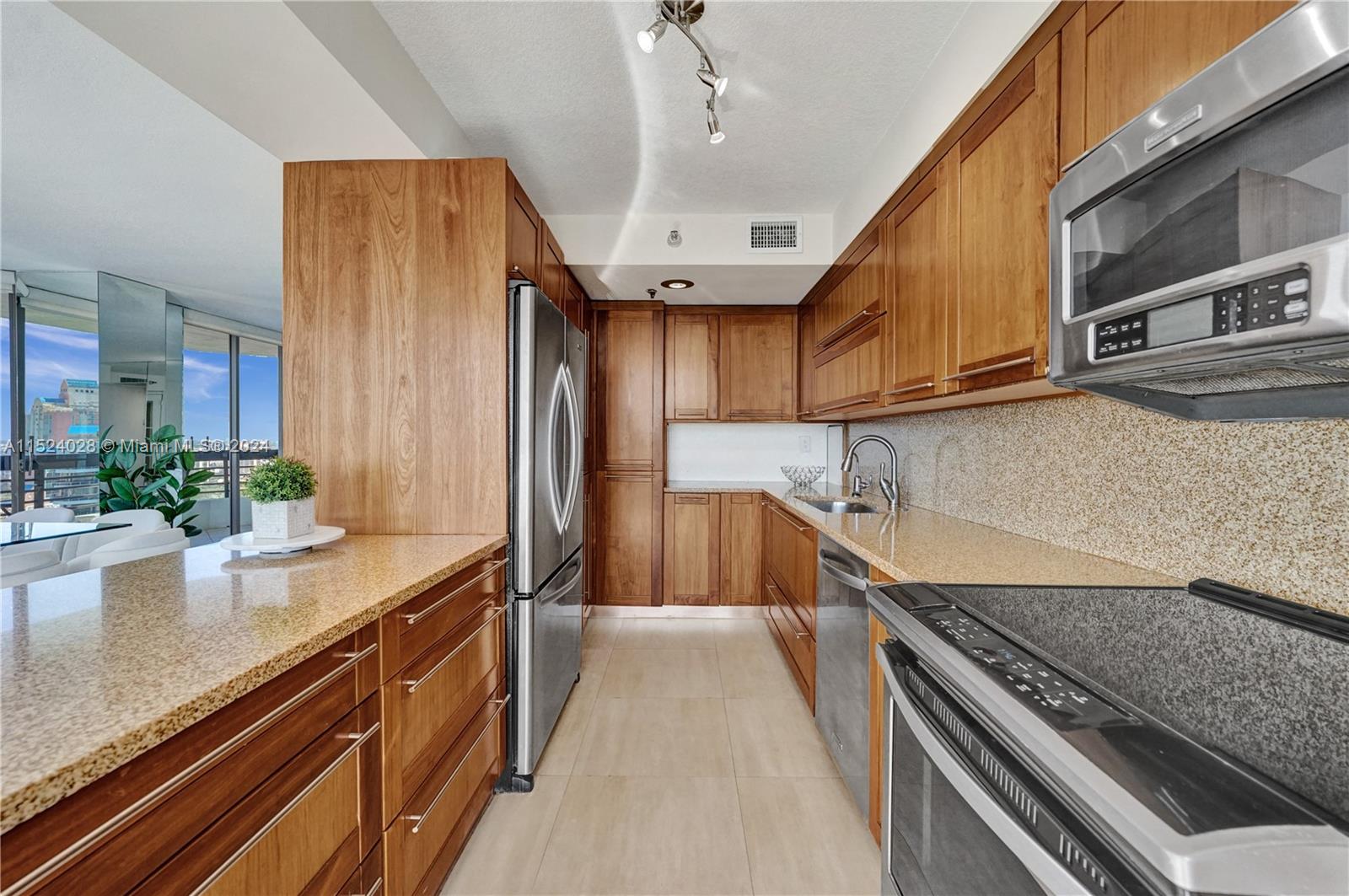 3500 Mystic Pointe Dr Unit: 3601