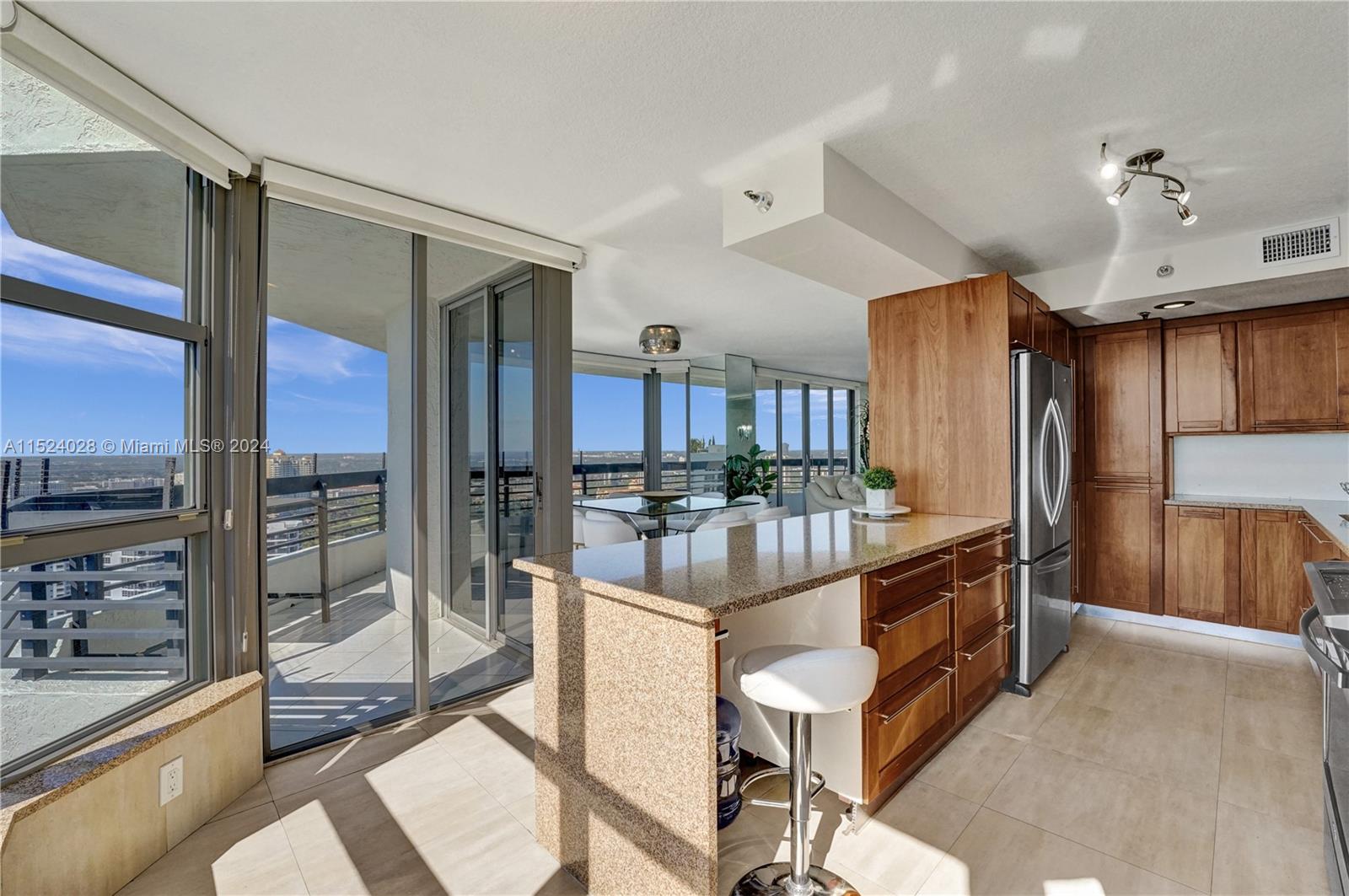 3500 Mystic Pointe Dr Unit: 3601