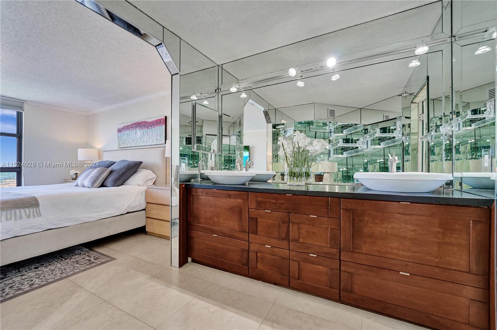 3500 Mystic Pointe Dr Unit: 3601