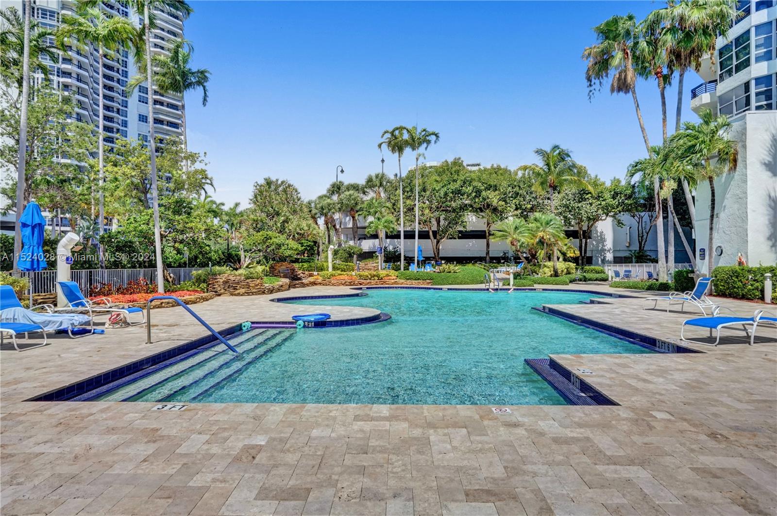 3500 Mystic Pointe Dr Unit: 3601
