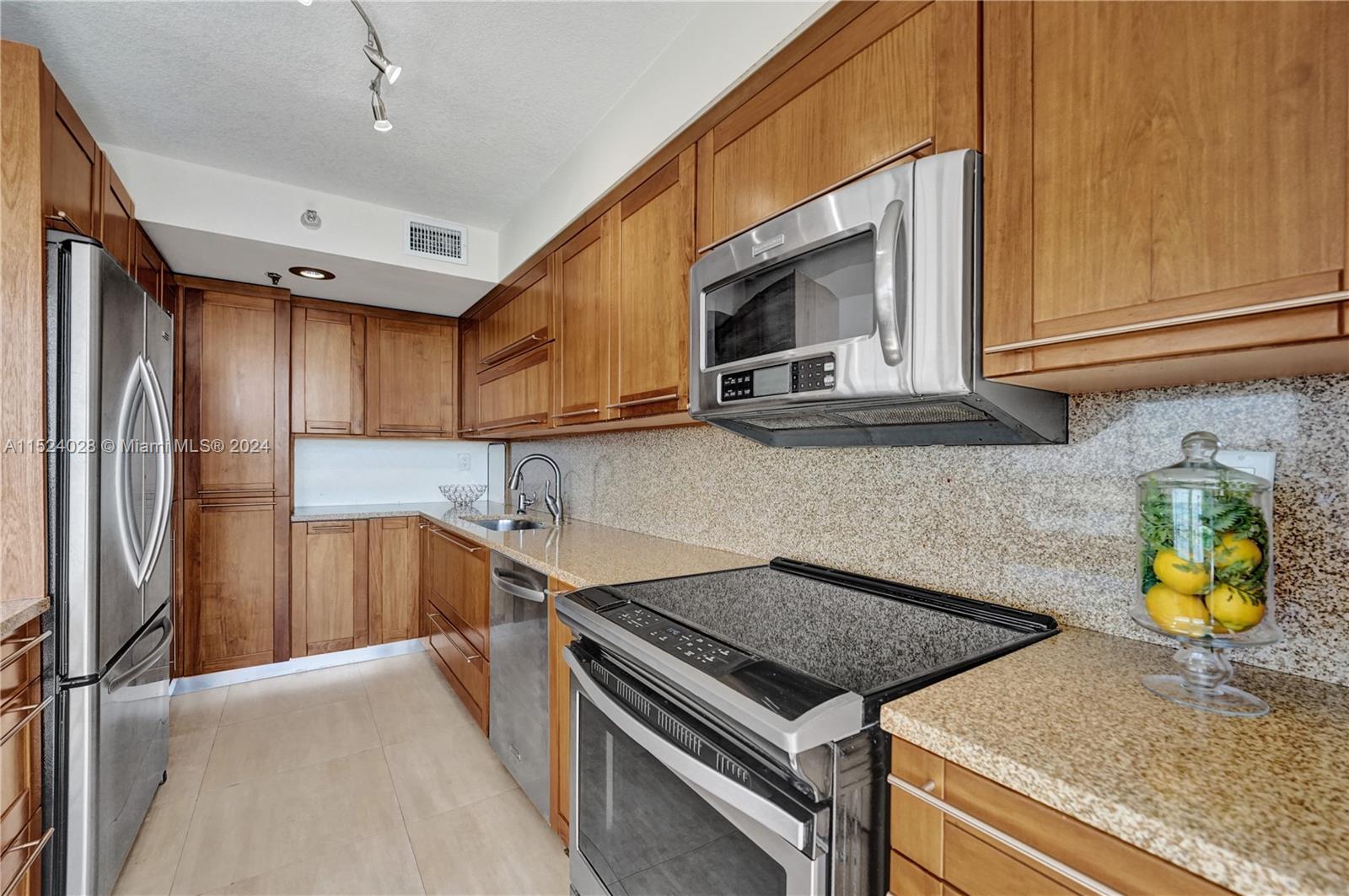 3500 Mystic Pointe Dr Unit: 3601