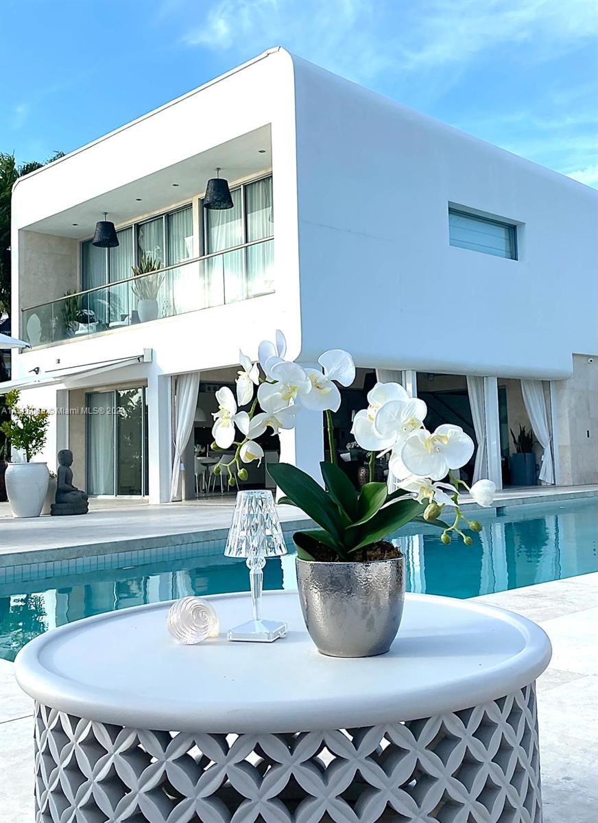 660 S Mashta Dr