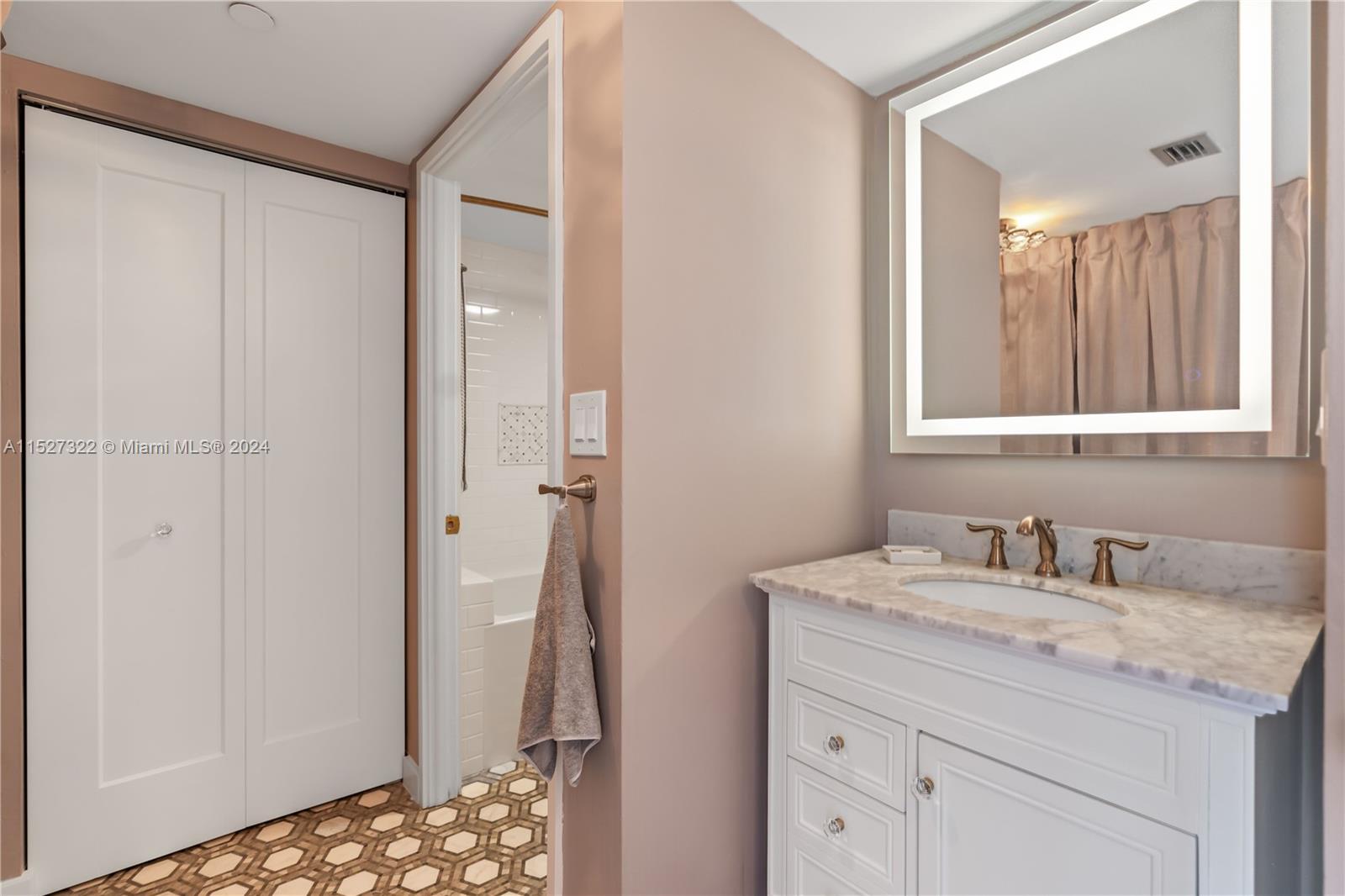 20505 E Country Club Dr Unit: 1638