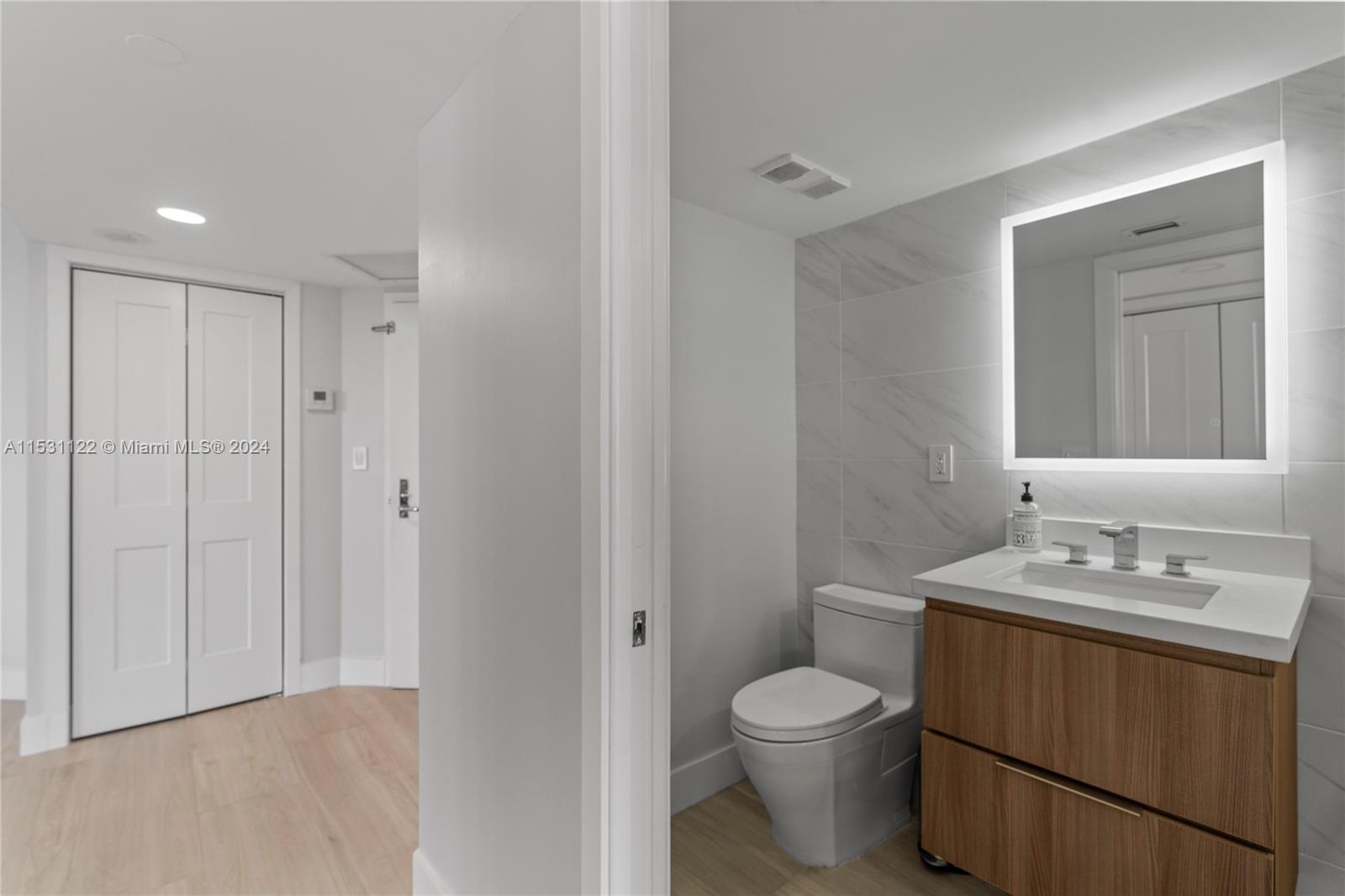 3600 Mystic Pointe Dr Unit: 1101