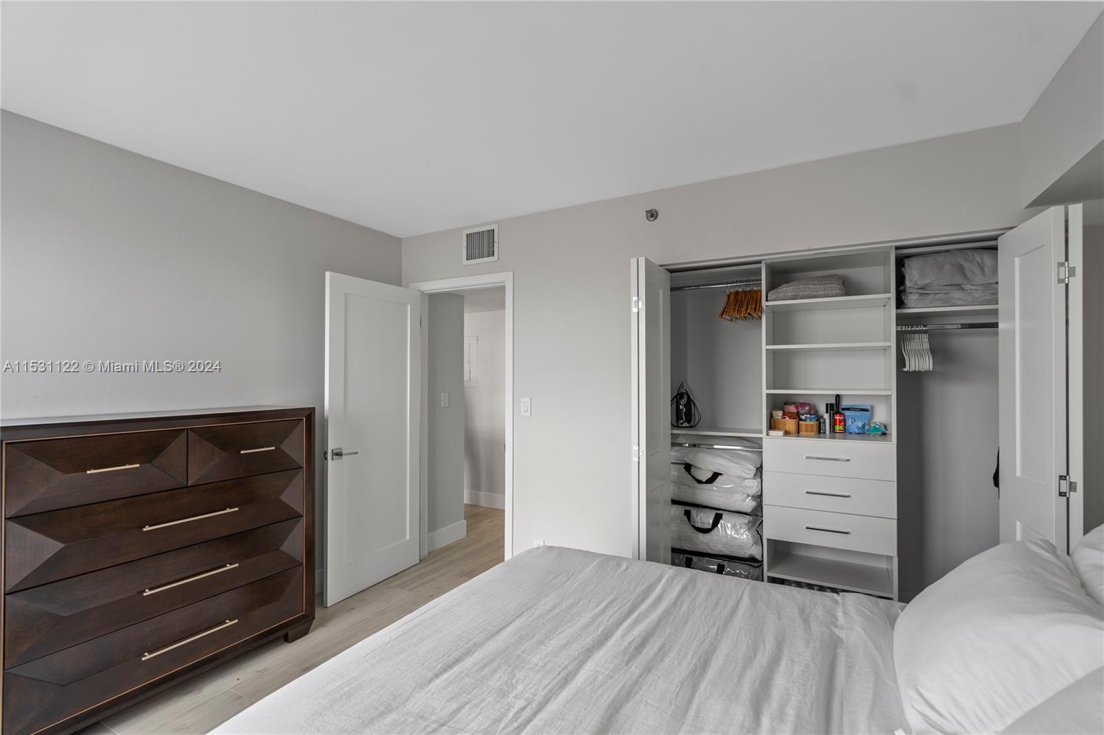 3600 Mystic Pointe Dr Unit: 1101