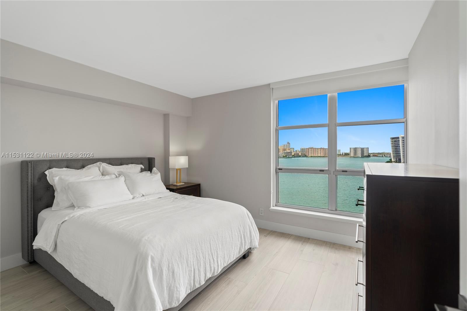 3600 Mystic Pointe Dr Unit: 1101