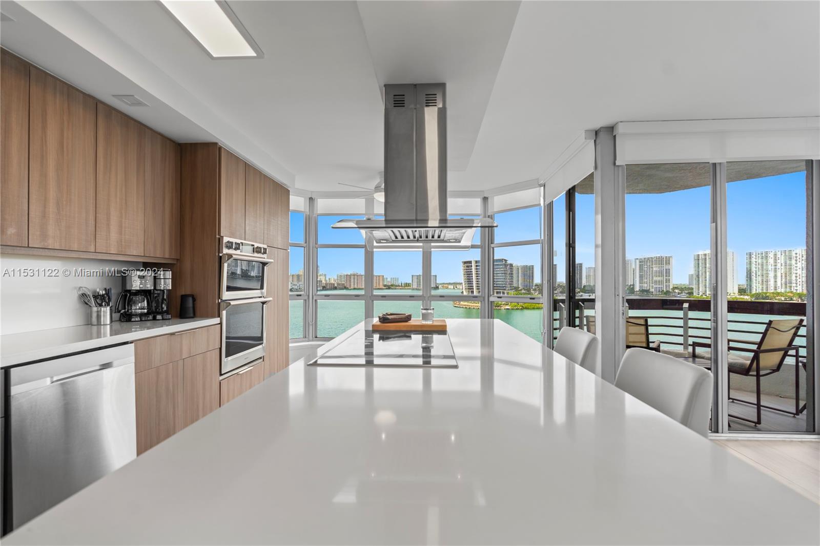 3600 Mystic Pointe Dr Unit: 1101