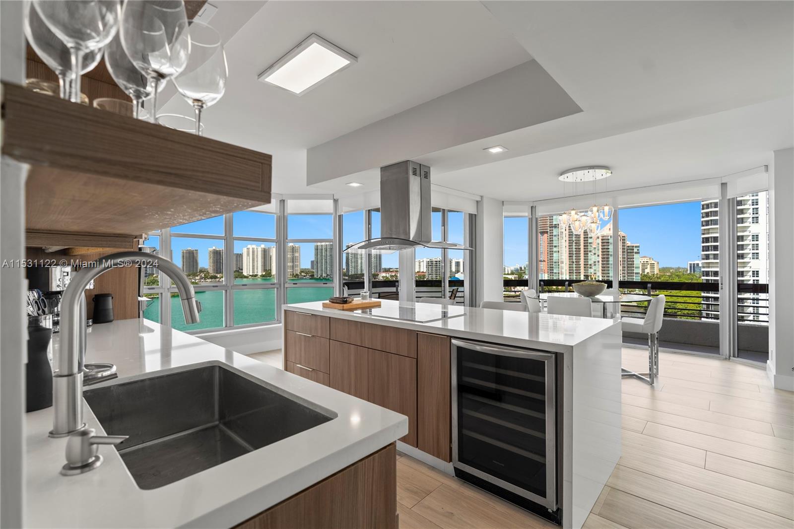 3600 Mystic Pointe Dr Unit: 1101