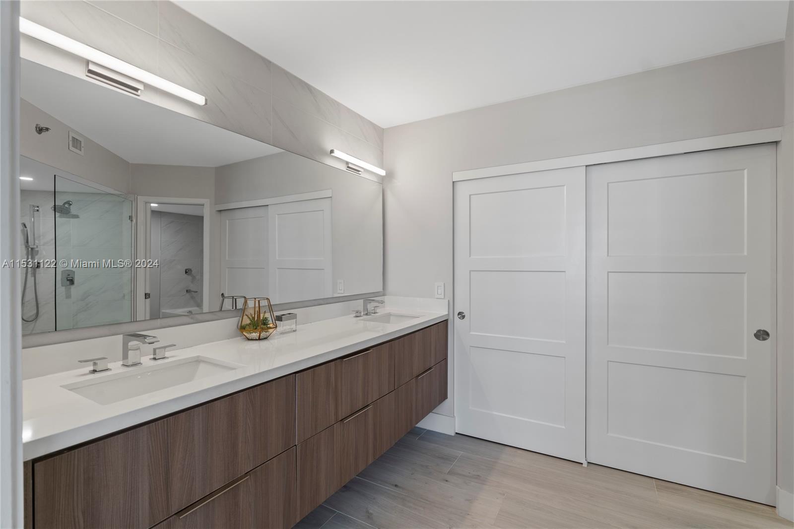 3600 Mystic Pointe Dr Unit: 1101