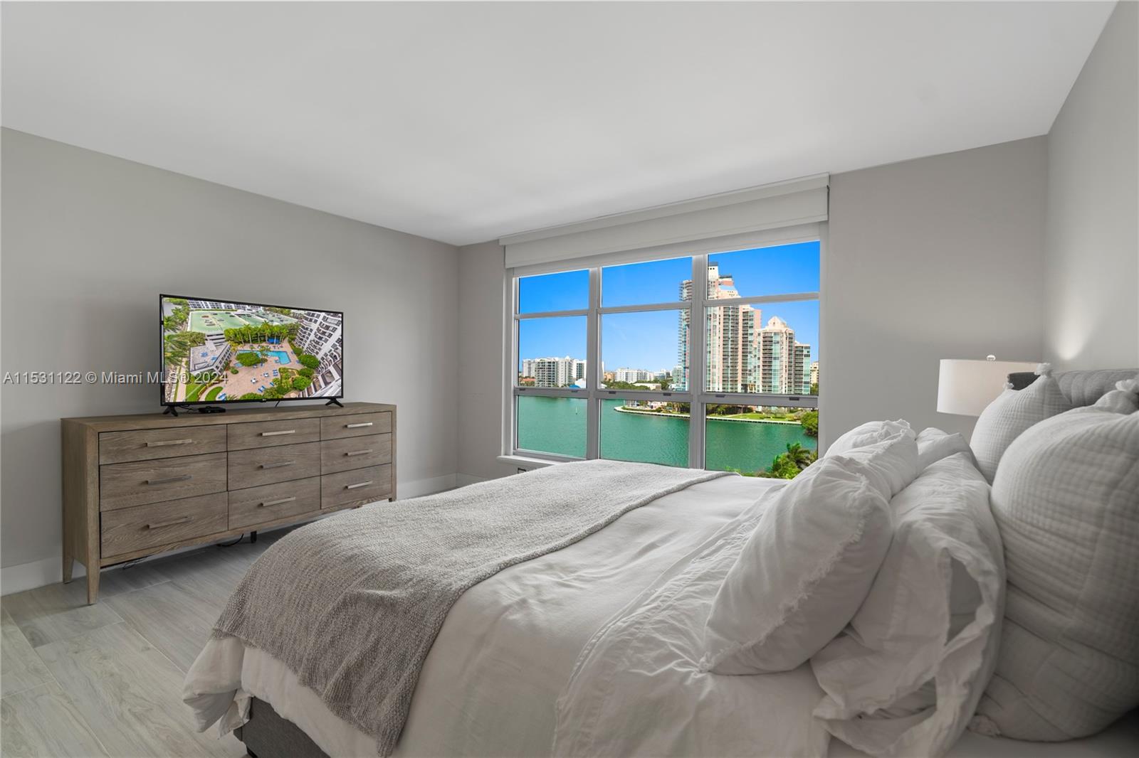 3600 Mystic Pointe Dr Unit: 1101