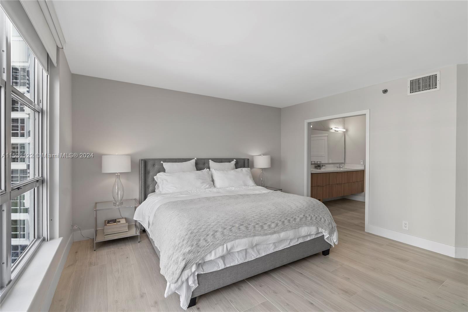 3600 Mystic Pointe Dr Unit: 1101