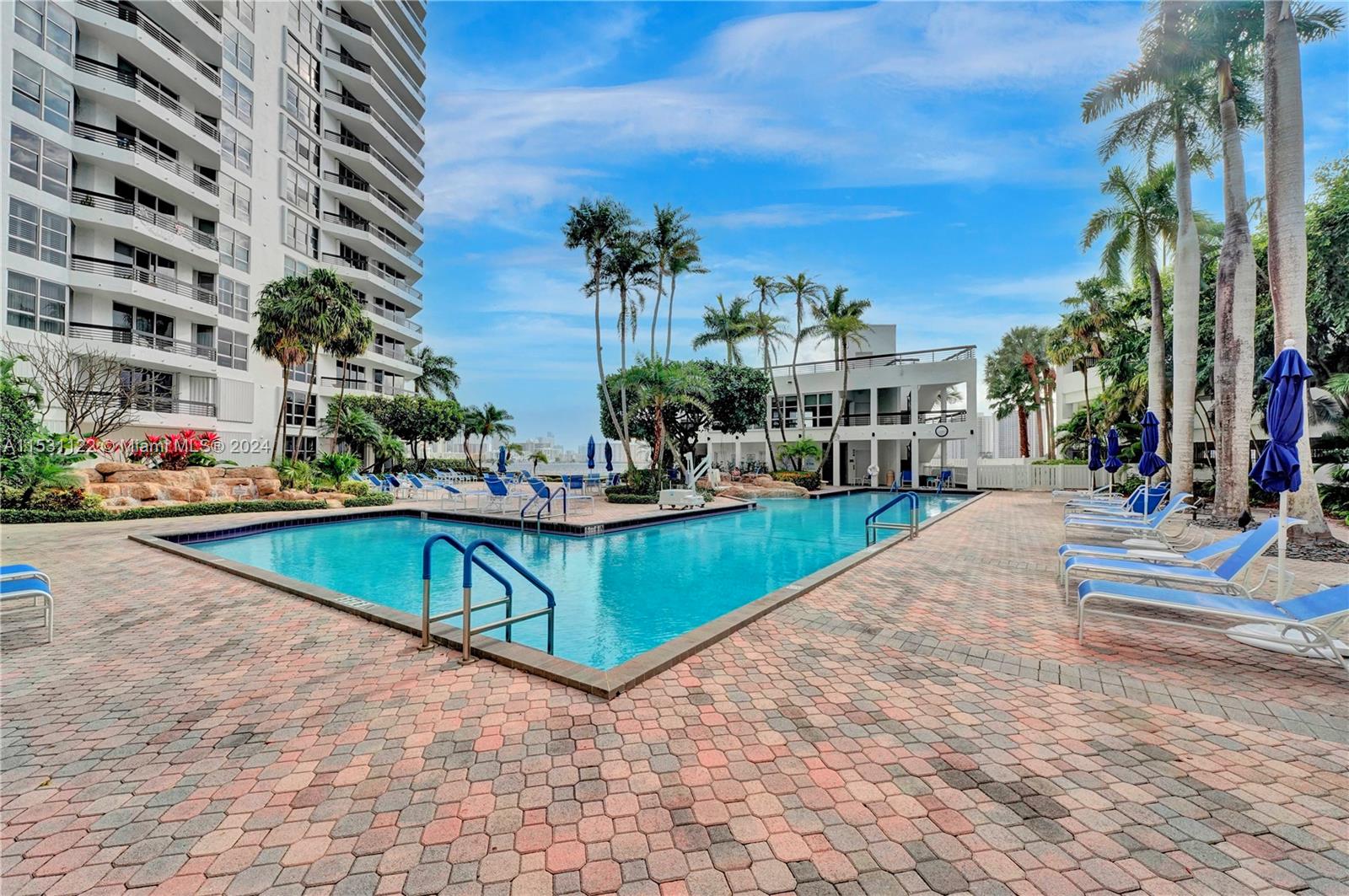 3600 Mystic Pointe Dr Unit: 1101