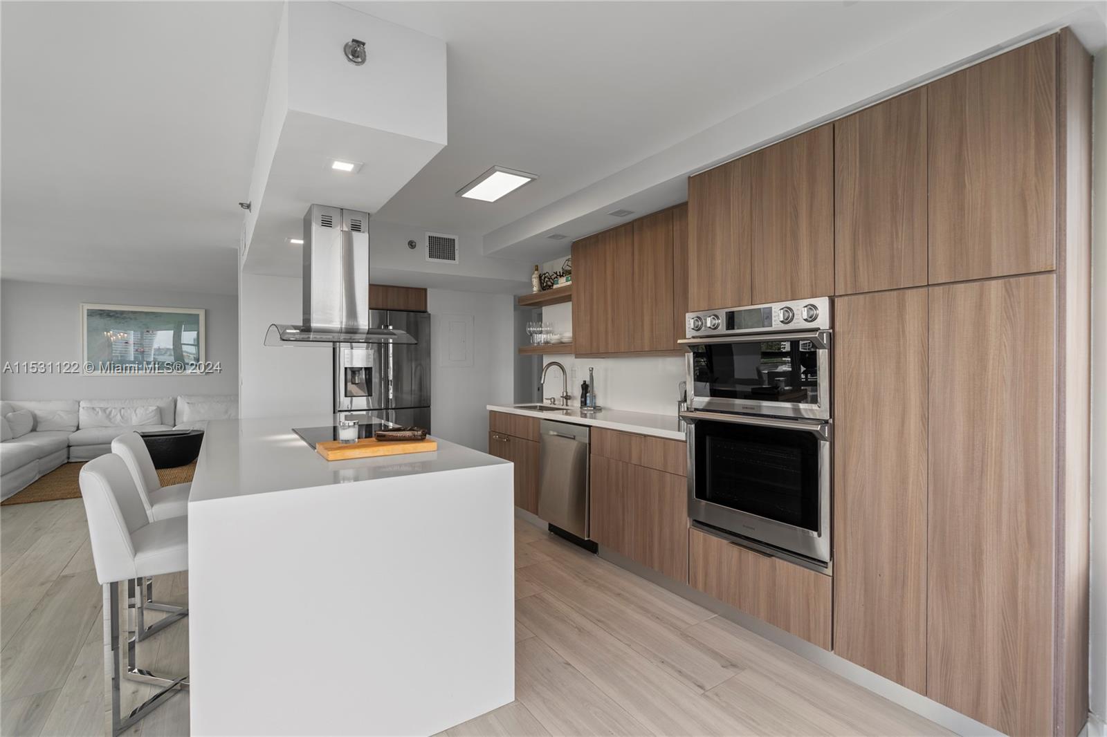 3600 Mystic Pointe Dr Unit: 1101