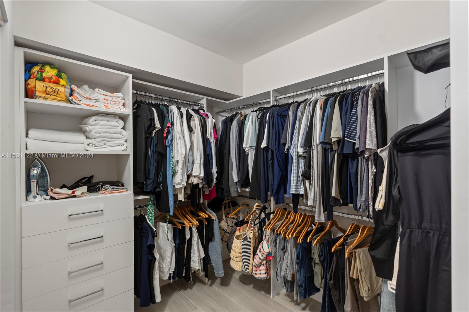 3600 Mystic Pointe Dr Unit: 1101