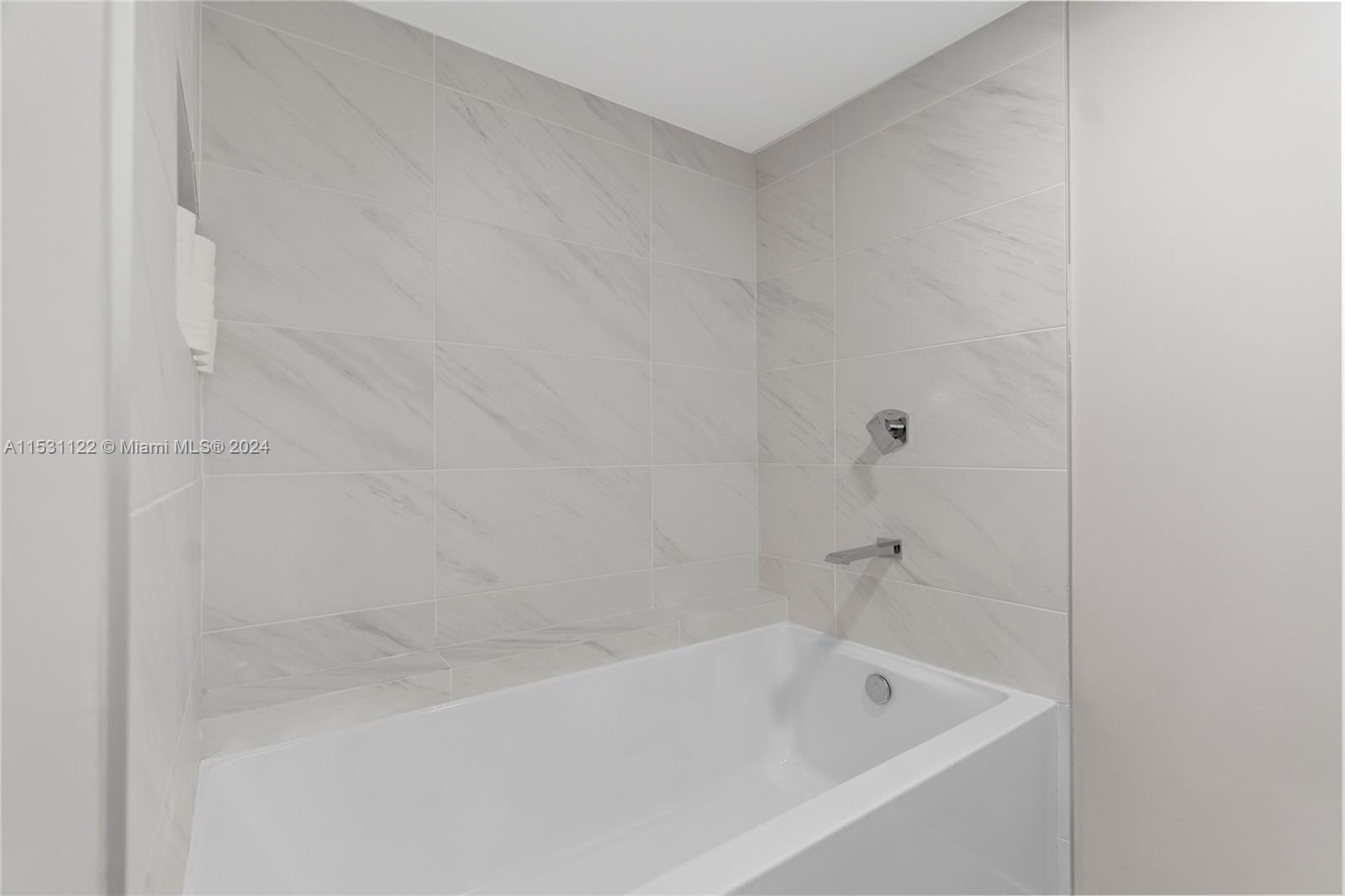 3600 Mystic Pointe Dr Unit: 1101
