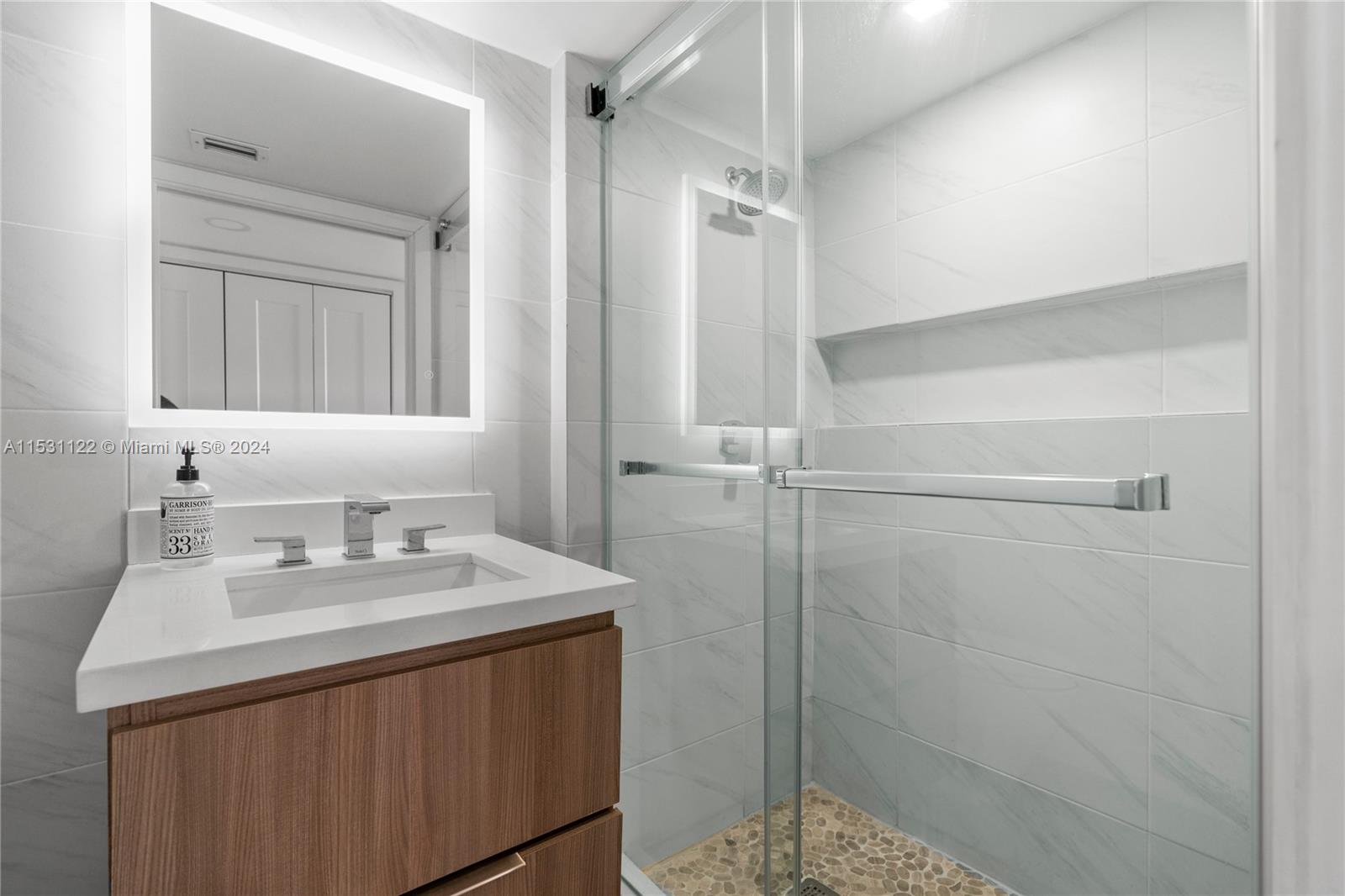 3600 Mystic Pointe Dr Unit: 1101