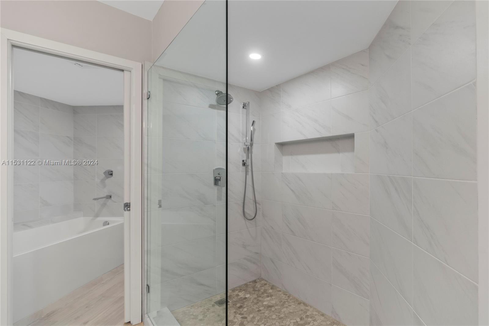 3600 Mystic Pointe Dr Unit: 1101