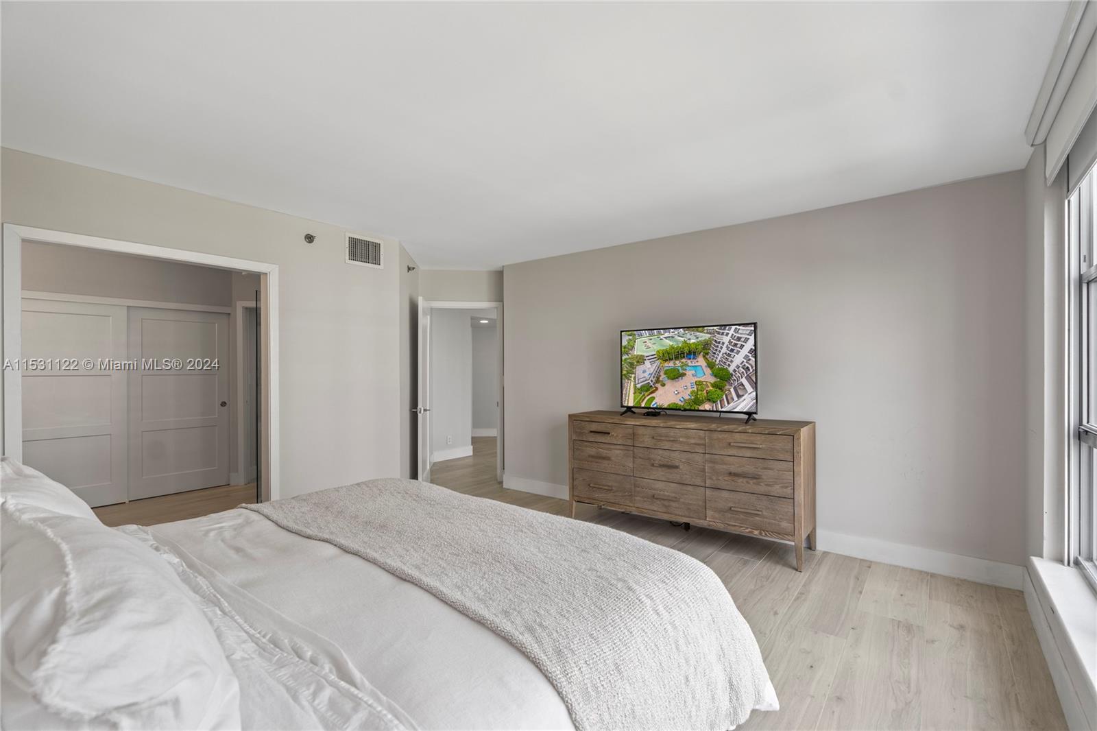 3600 Mystic Pointe Dr Unit: 1101