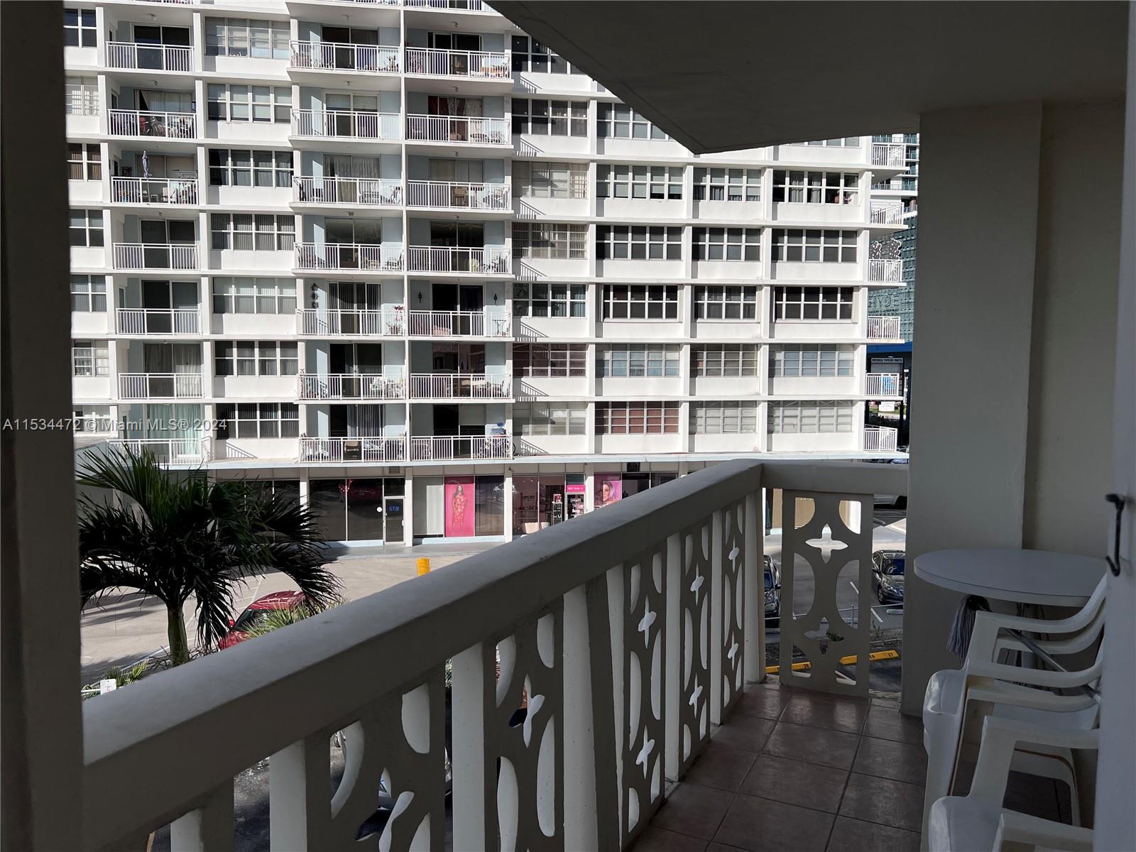1825 S Ocean Dr # 306