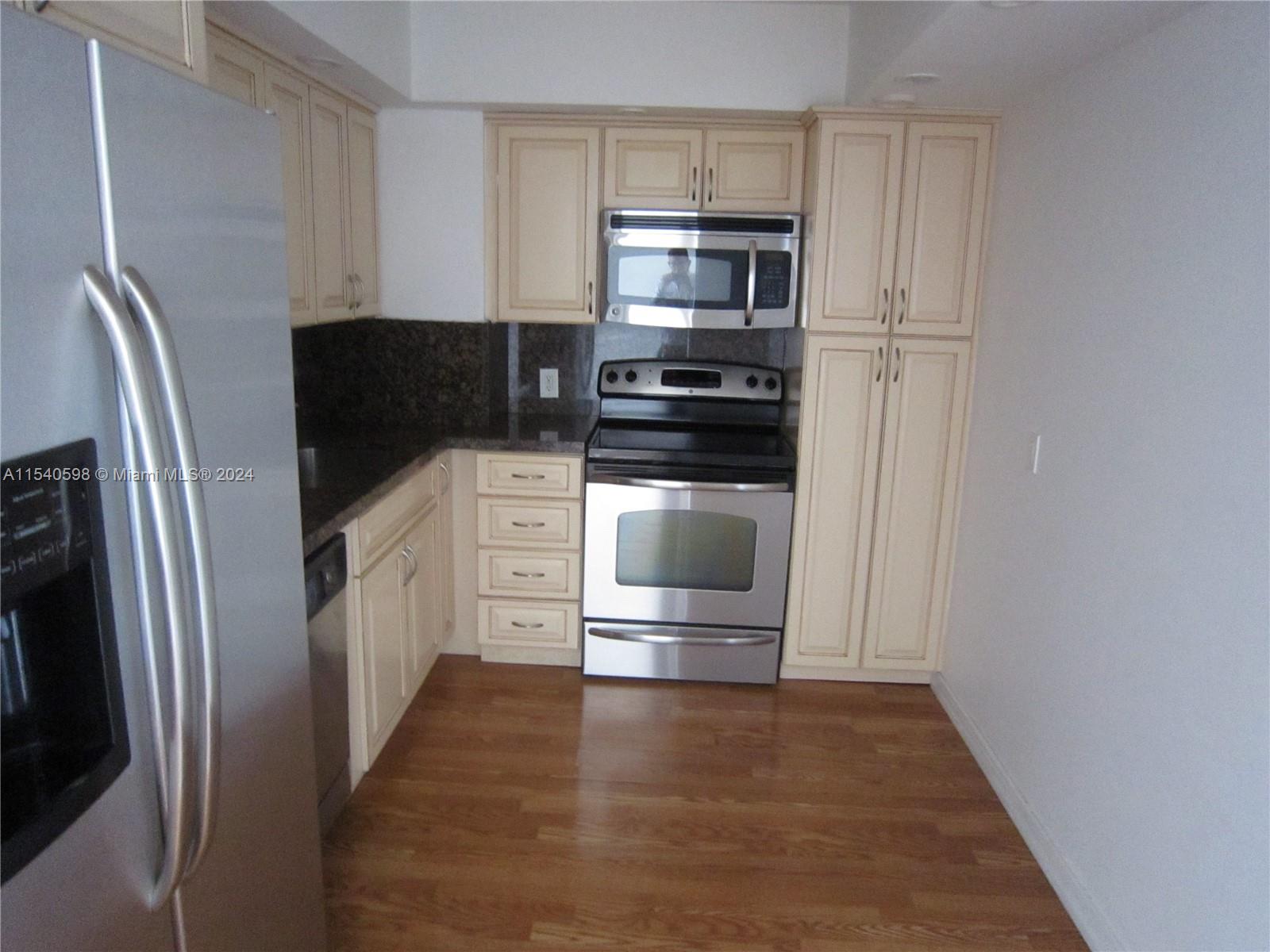 100 Bayview Dr # 303