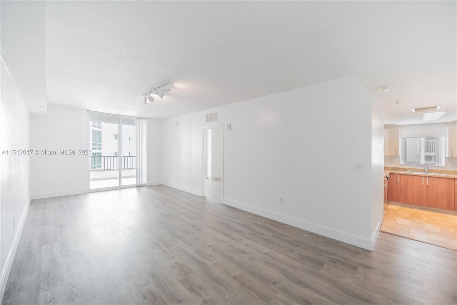 170 SE 14th St # 2204