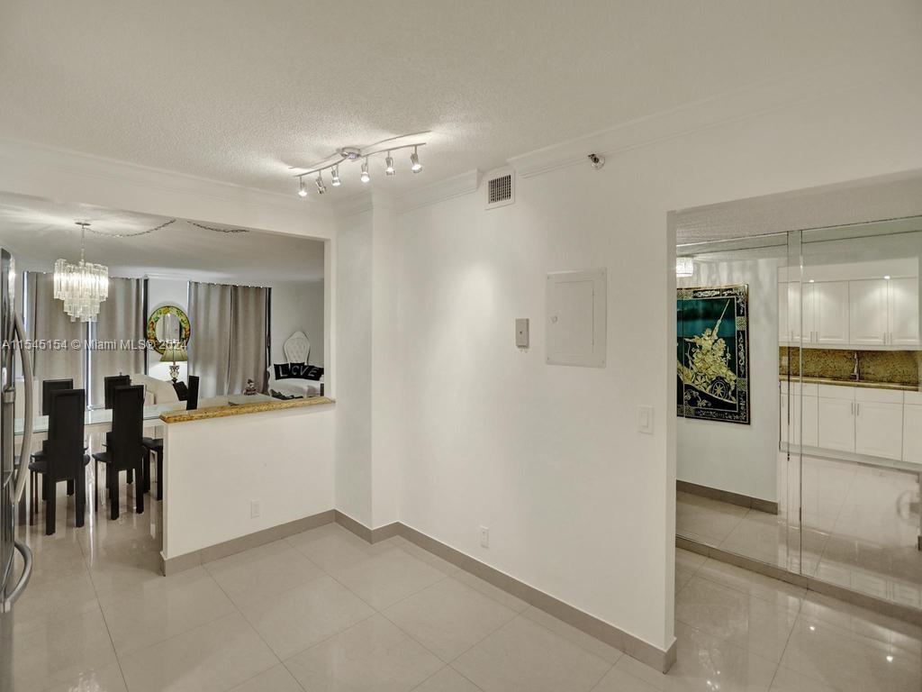 8877 Collins Ave # 304