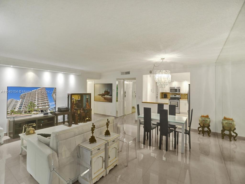 8877 Collins Ave # 304