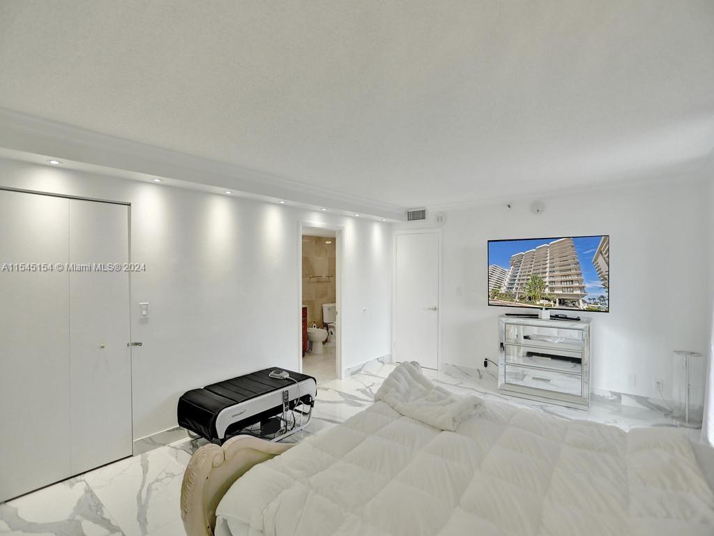 8877 Collins Ave # 304