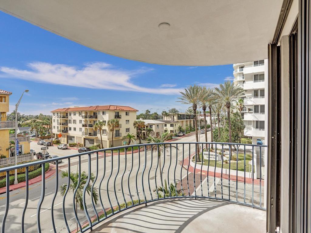 8877 Collins Ave # 304