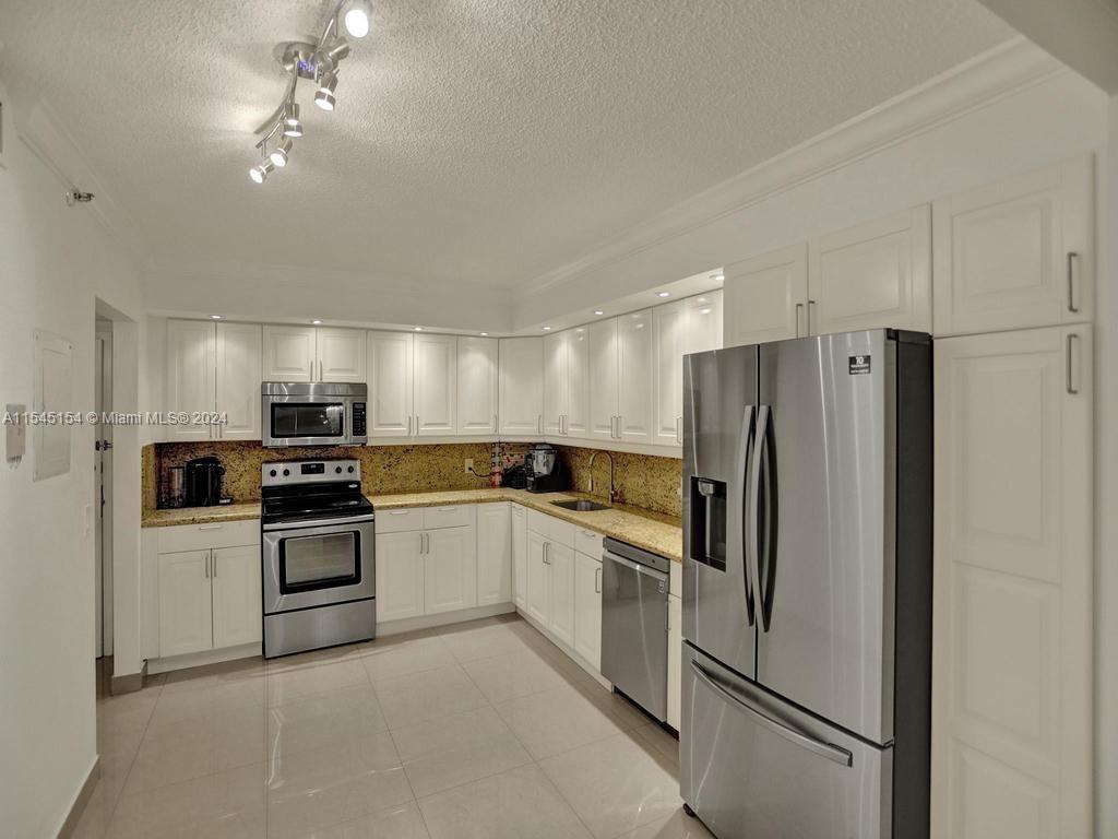 8877 Collins Ave # 304