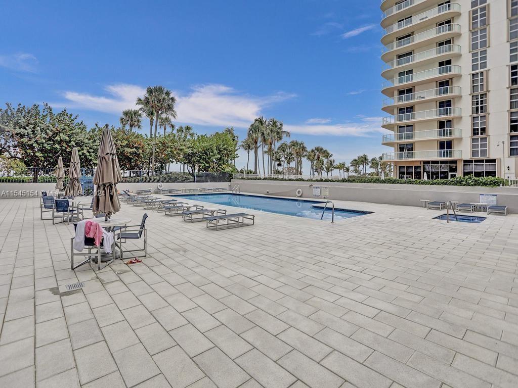 8877 Collins Ave # 304