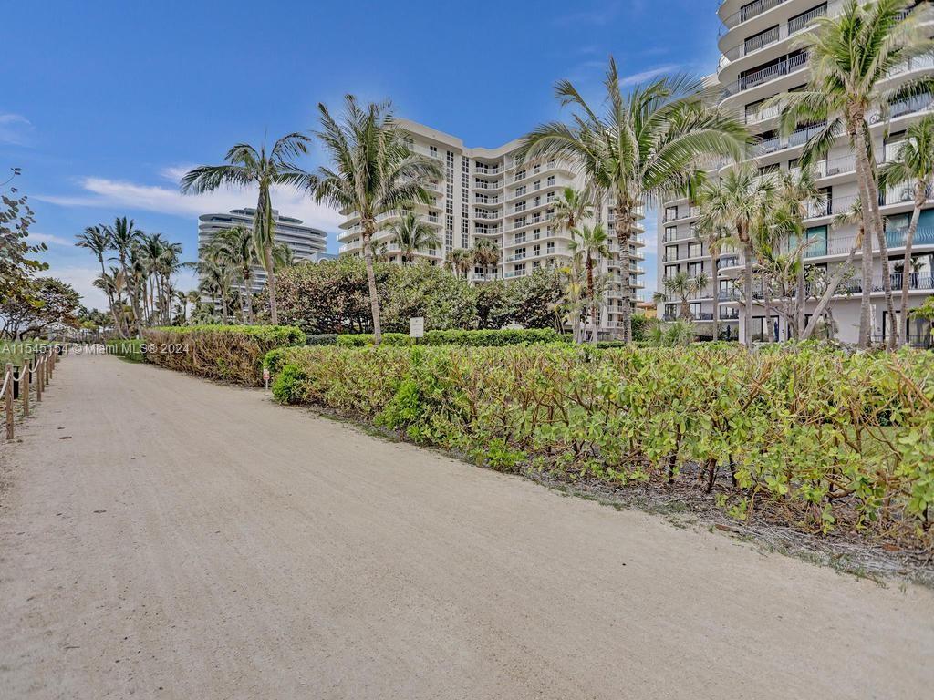 8877 Collins Ave # 304