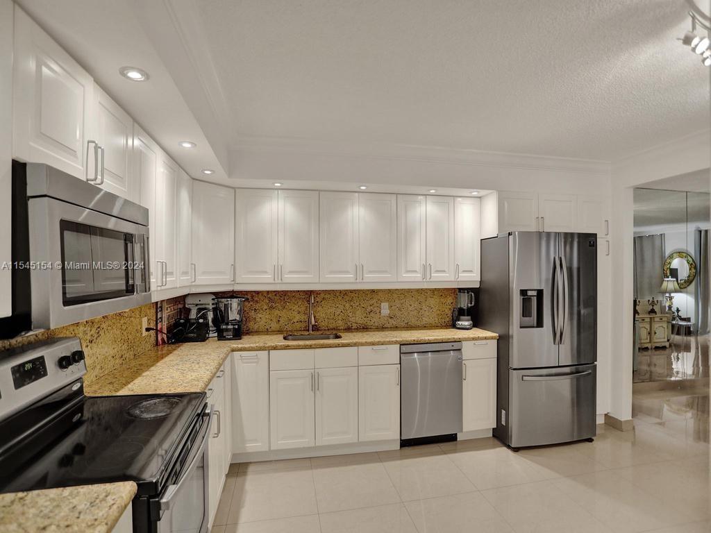 8877 Collins Ave # 304