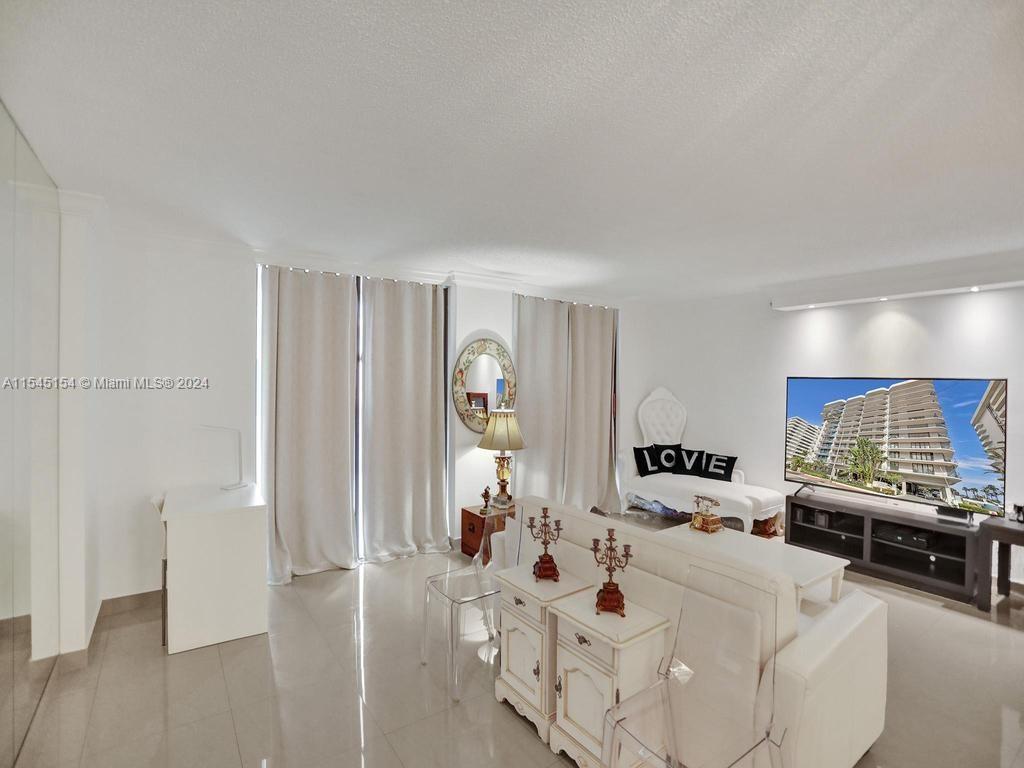 8877 Collins Ave # 304