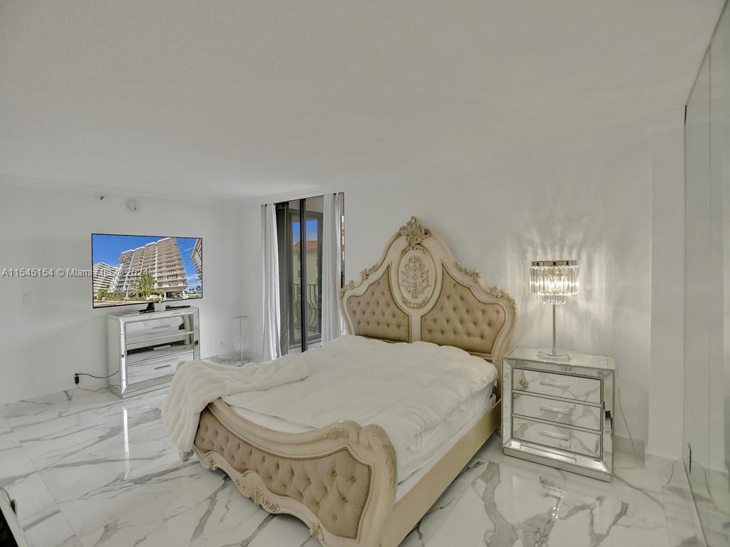 8877 Collins Ave # 304