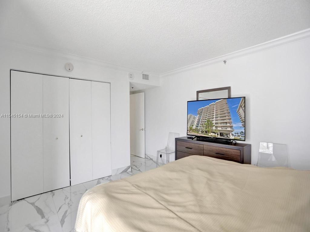 8877 Collins Ave # 304
