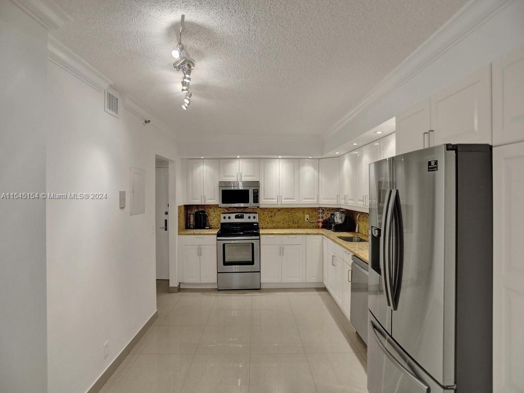 8877 Collins Ave # 304