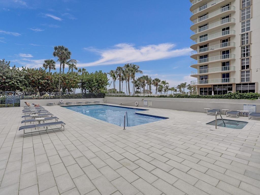 8877 Collins Ave # 304