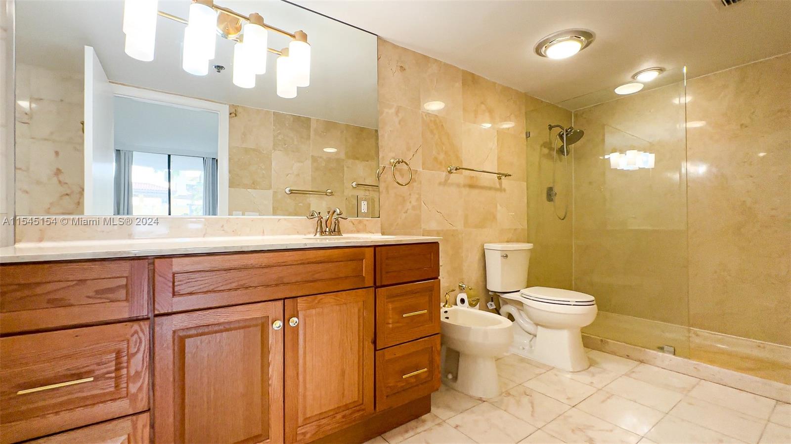 8877 Collins Ave # 304
