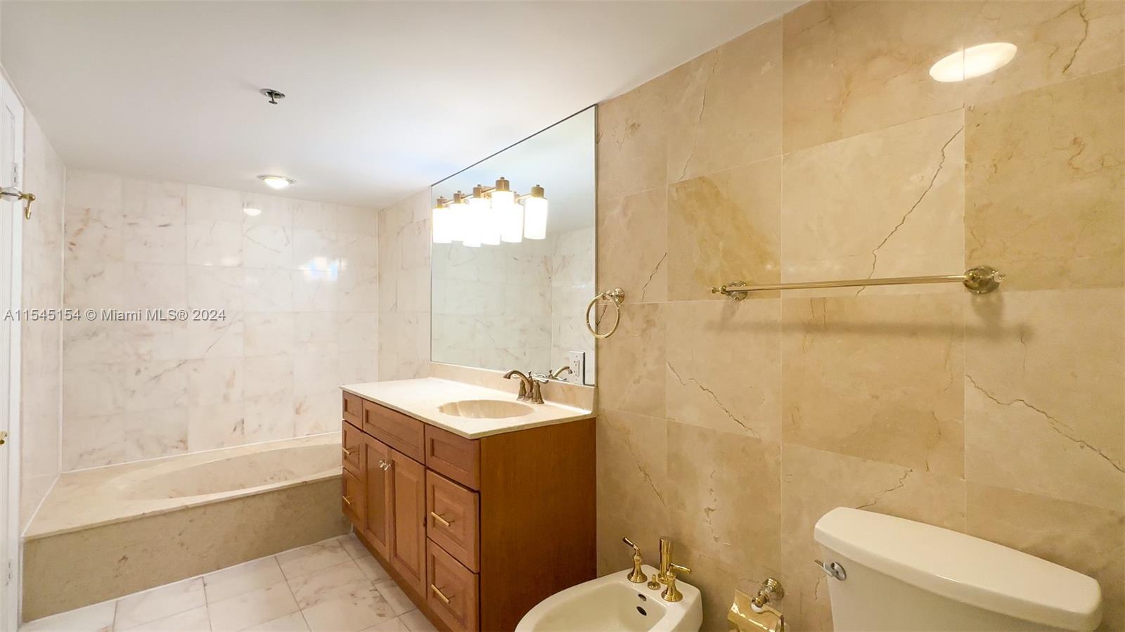 8877 Collins Ave # 304