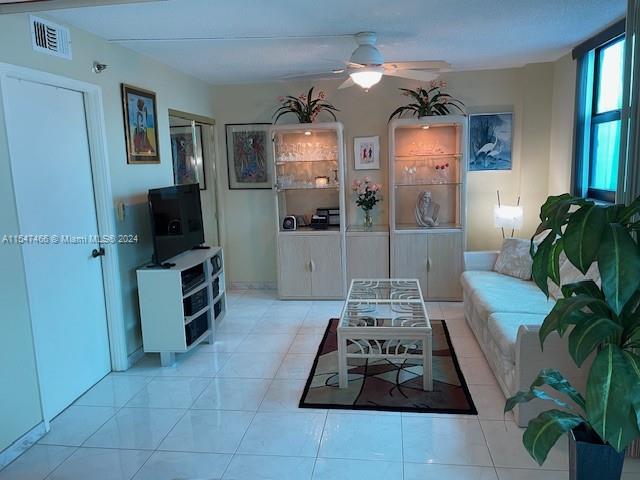 210 S 174th St # 2004