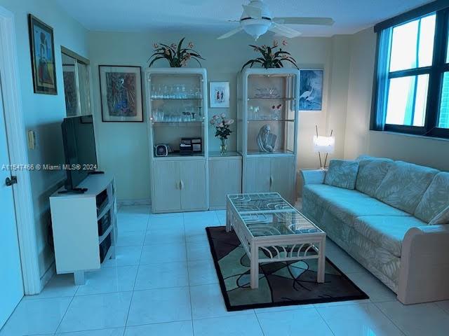 210 S 174th St # 2004