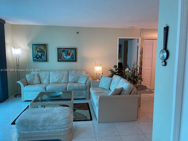 210 S 174th St # 2004