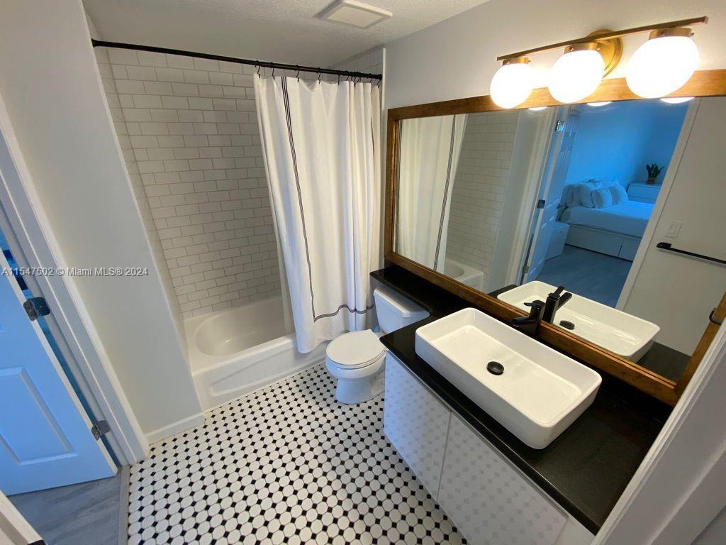 3500 Coral Way # 707