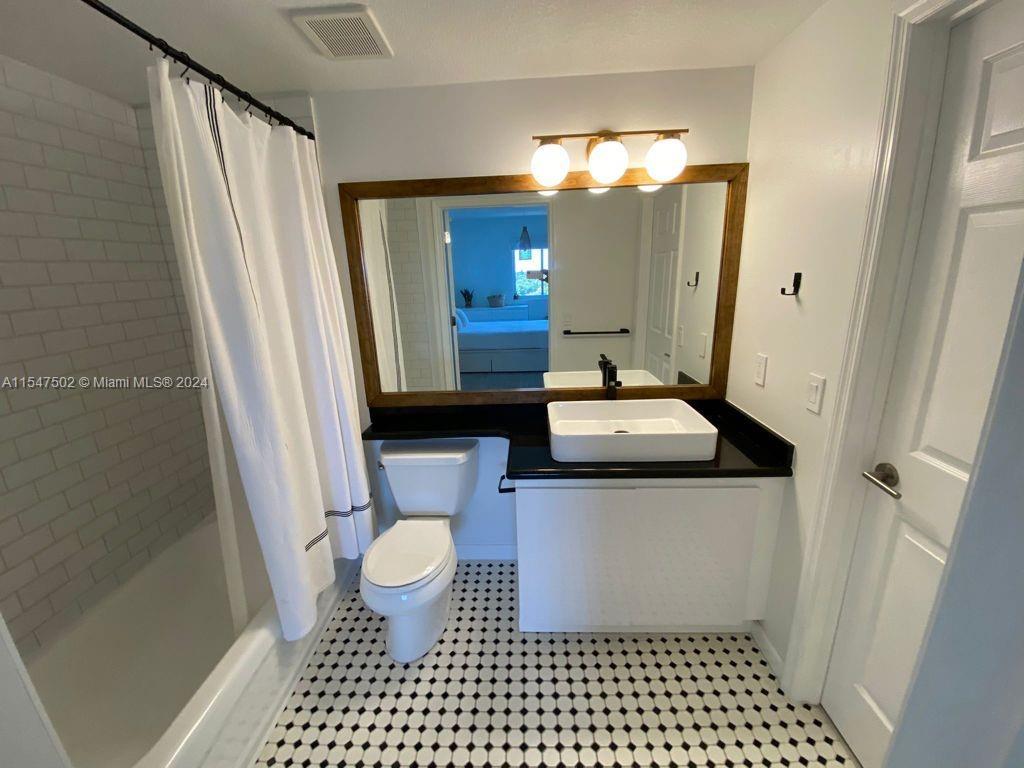 3500 Coral Way # 707