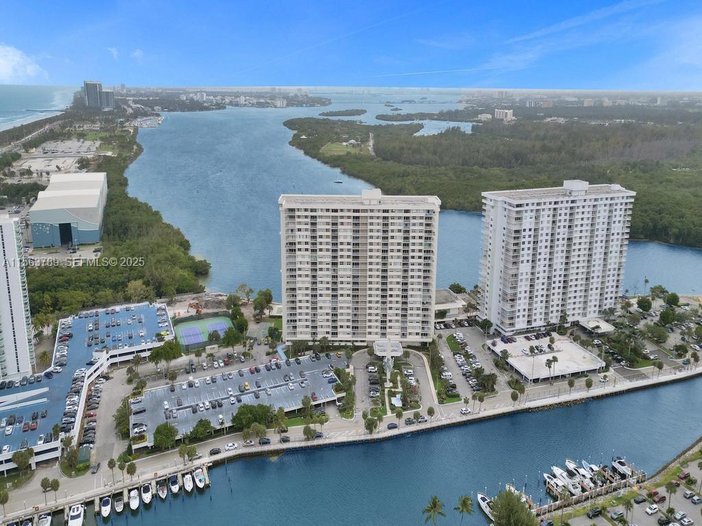 300 Bayview Dr # 906