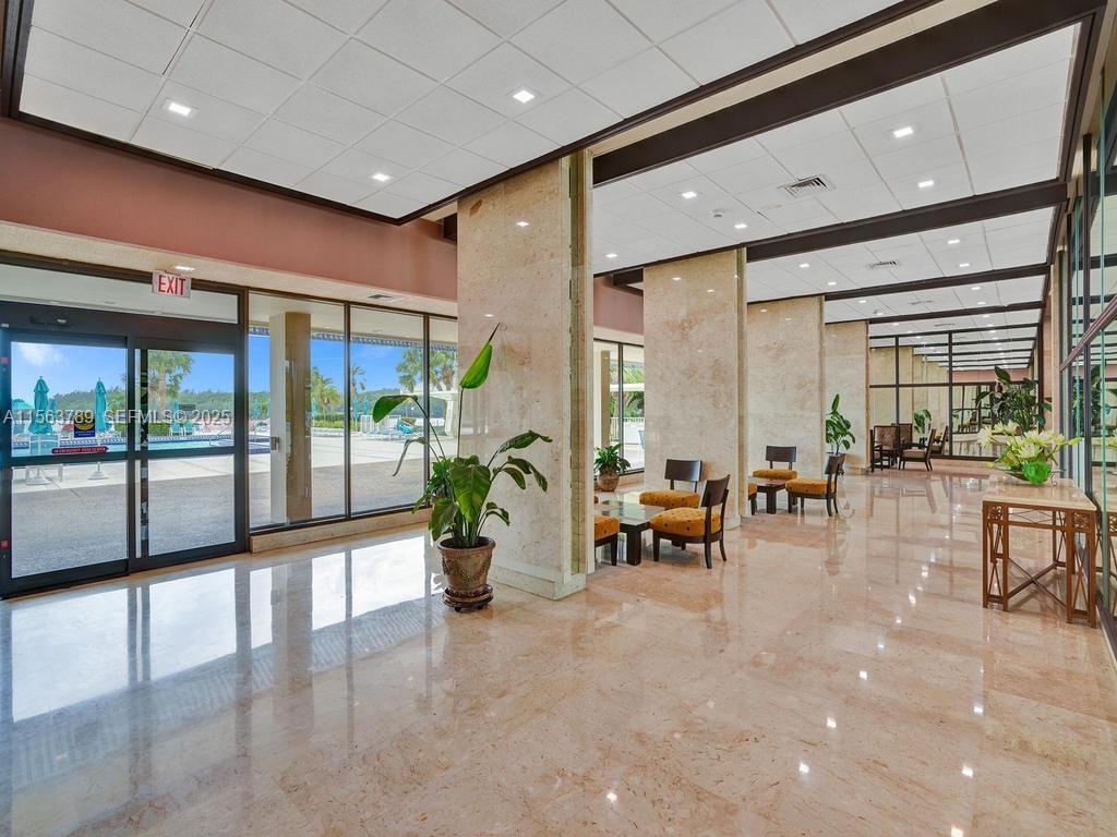 300 Bayview Dr # 906